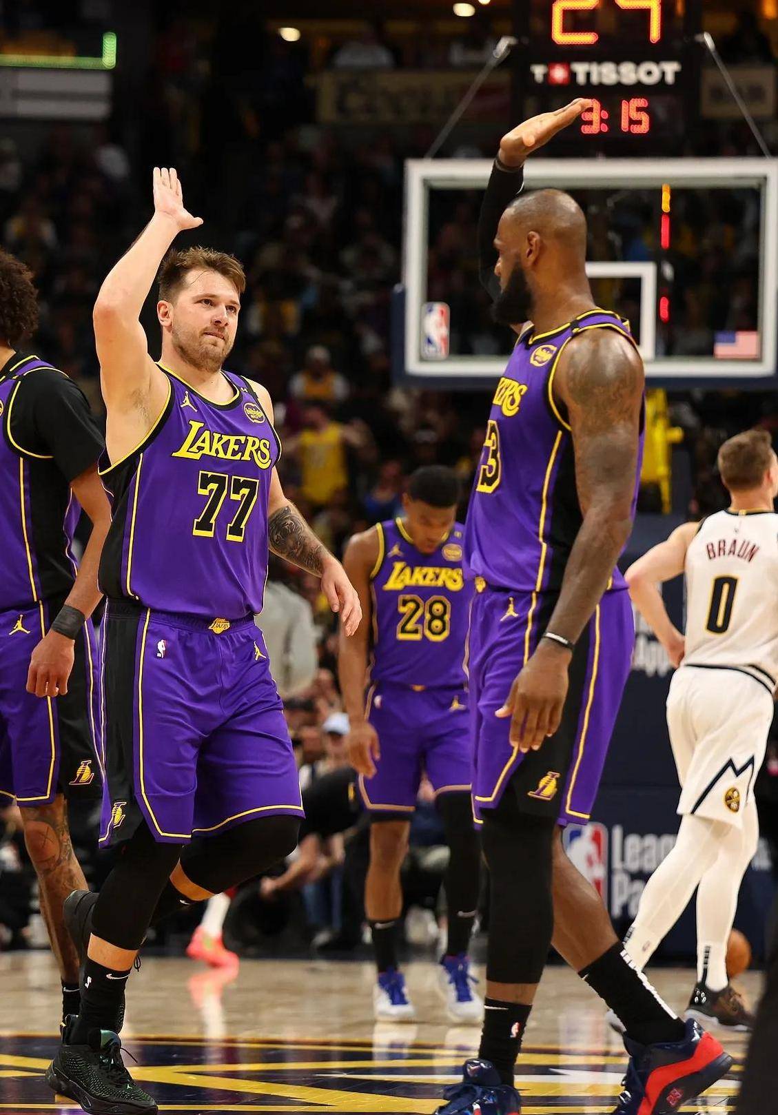 湖人集体发威,全队四人上演20+表现夺胜 湖人集体发威,全队四人上演20+表现夺胜