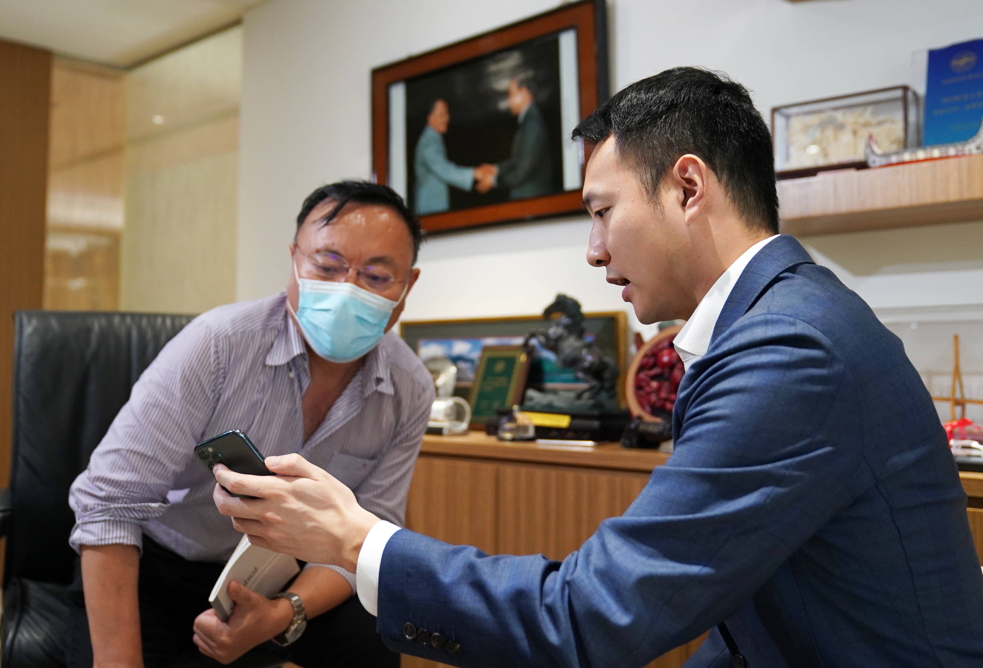 B体育体育网页版登录入口-风雨同舟，运动员合作默契夺得第一的简单介绍