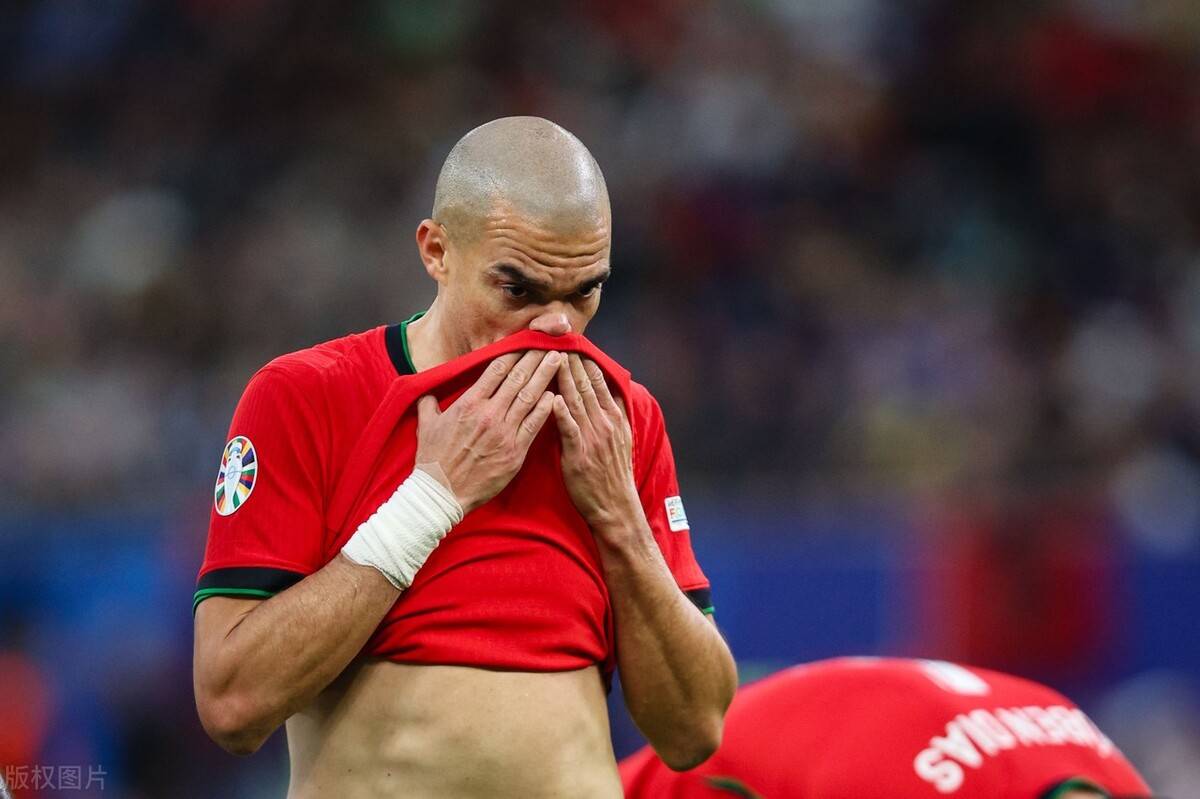 欧洲豪门争夺胜利，球迷热情高涨