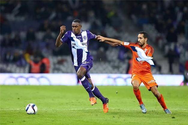 里昂与图卢兹战平,双方激烈对决 里昂与图卢兹战平,双方激烈对决