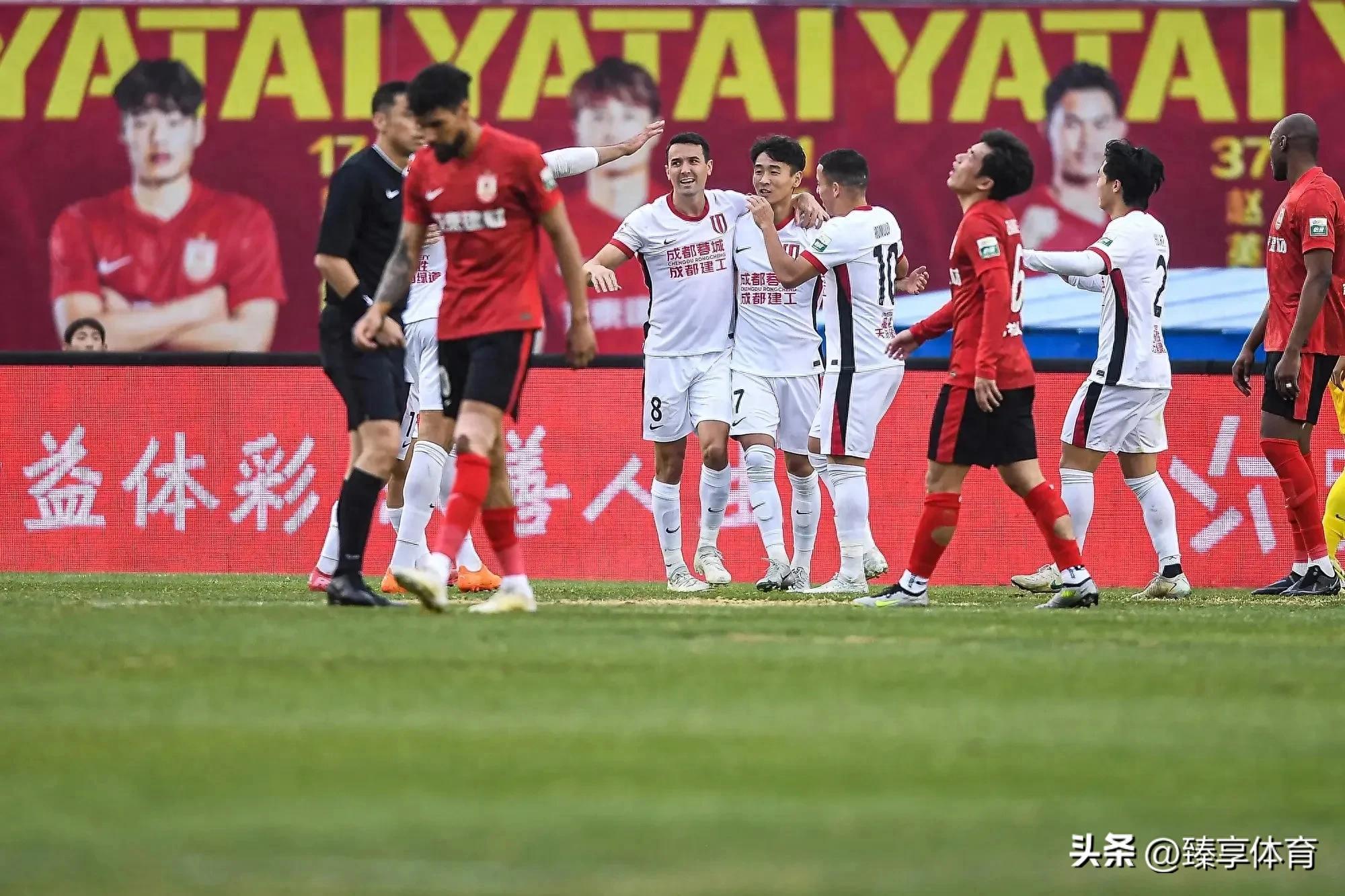 本赛季国内足球比赛中哪支球队是黑马？